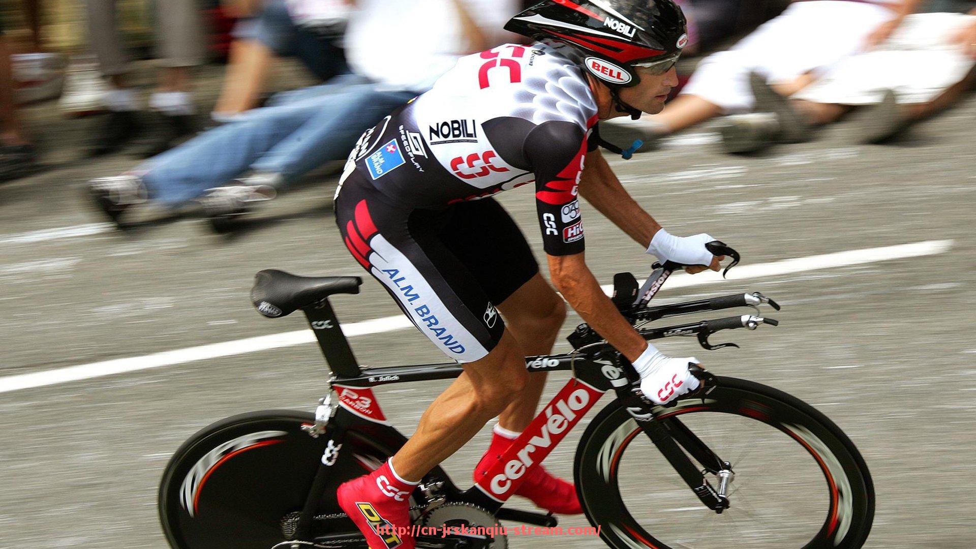 JRS低调看球-勒夫在欧冠赛场的精彩表现与战术贡献